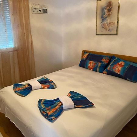 Guest House Kruna Ulcinj Bagian luar foto